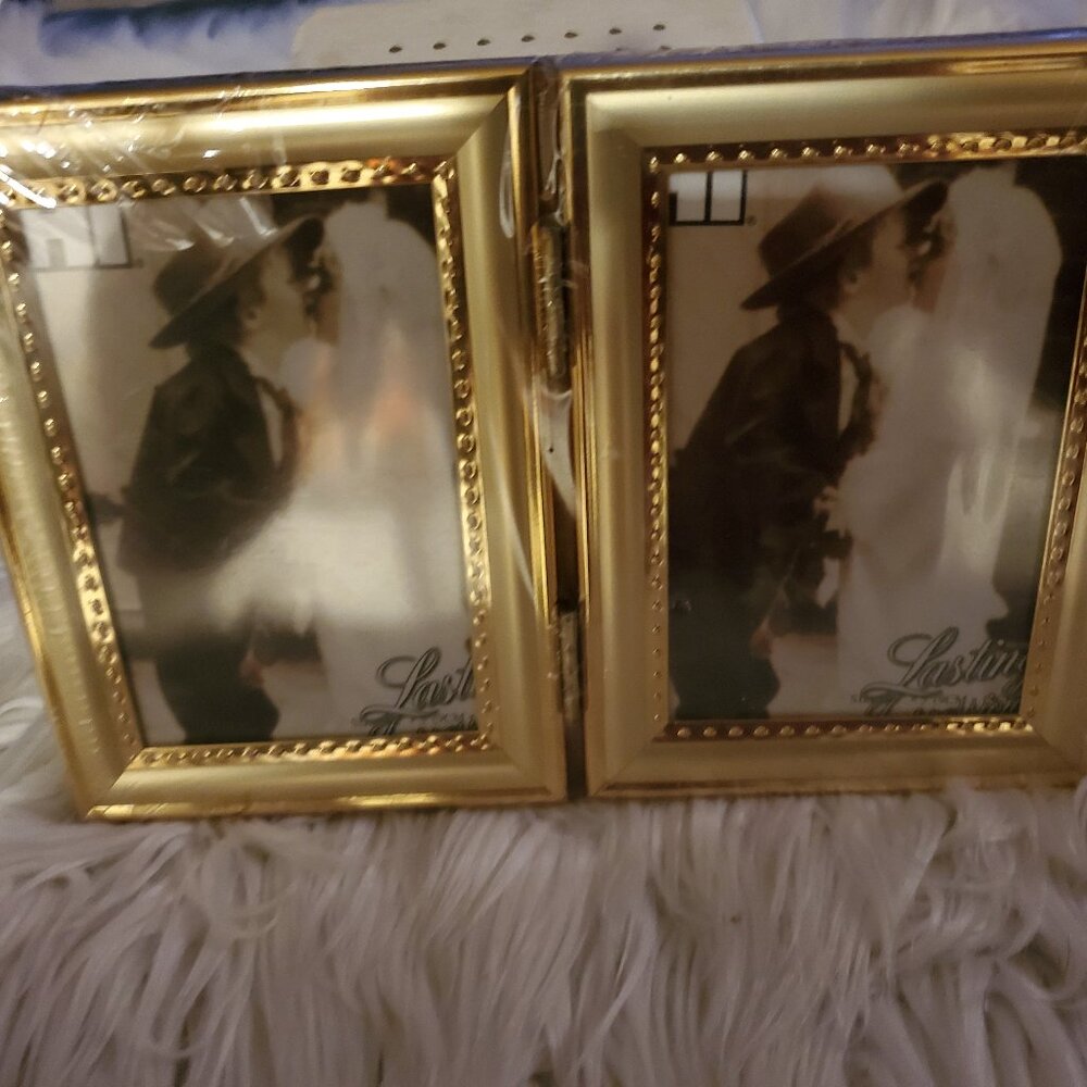 3.5" X 5" Double Gold Hinged Picture Frame